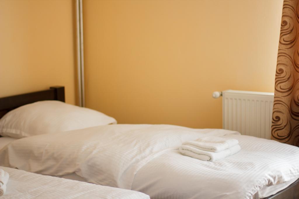 Pensiunea Viki Tău Bistra Habitación foto
